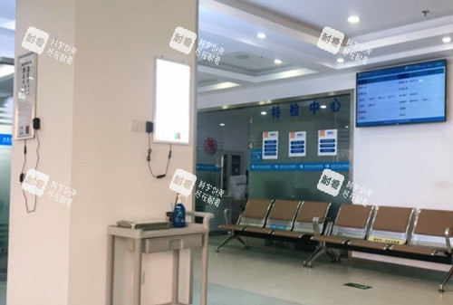 北京华厦民众眼科医院内部休息等待区环境