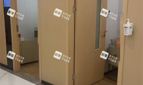 成都军大整形诊室门口展示