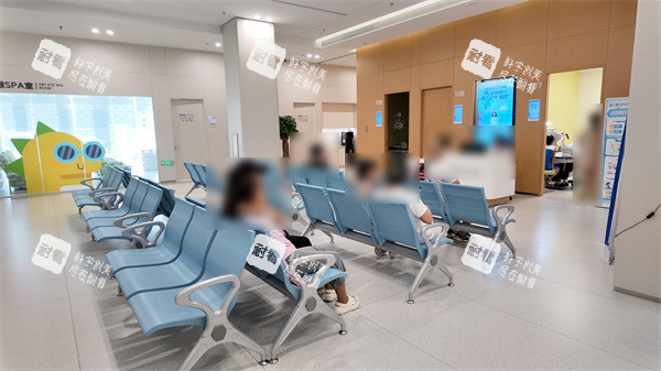 哈尔滨爱尔眼视光医院视光检查等候区 哈尔滨爱尔眼视光医院视光检查等候区