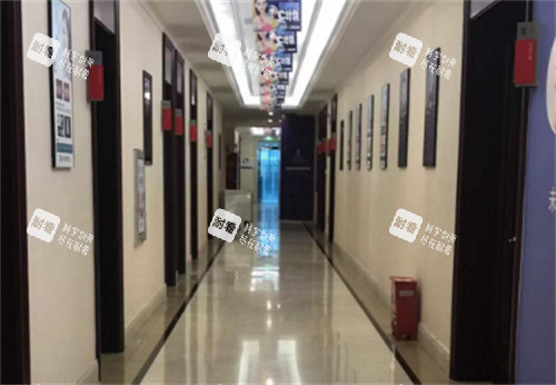 南京医科大学友谊整形外科医院走廊.jpg