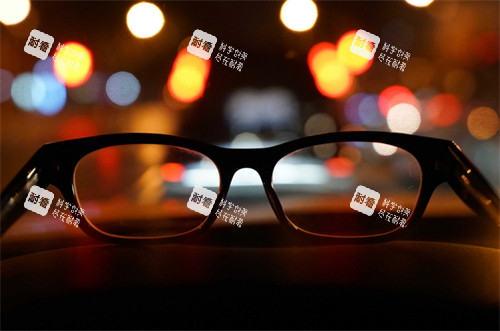 散光眼睛看到的灯光 散光眼睛看到的灯光