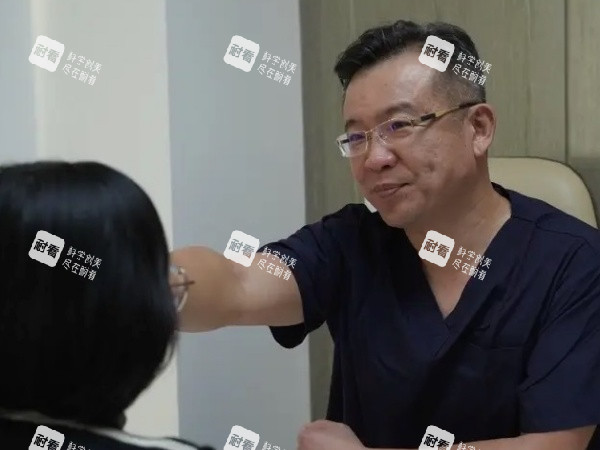 拉皮医生袁强看诊素材