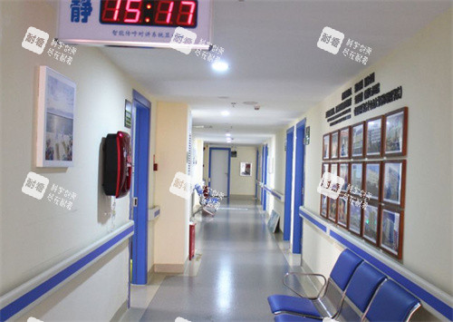 贵港爱尔眼科医院内部走廊环境