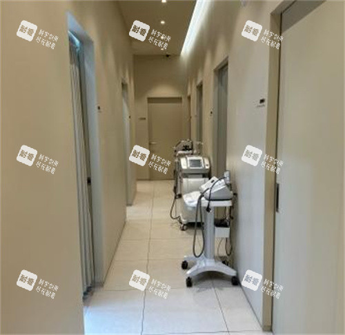 alive皮肤科医院盘浦总店走廊环境.jpg
