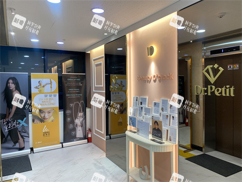 韩国朵戈芙蒂弘大店走廊休息区