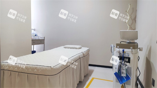 成都新华医院整形科治疗床.jpg 成都新华医院整形科治疗床.jpg