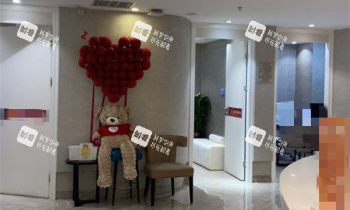 深圳鹏爱秀琪医疗美容诊室门口.jpg