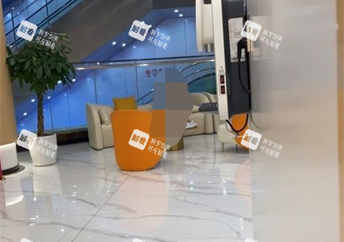 全身抽脂后皮肤凹凸不平怎么修复？成都军大整形蒲小兵专攻高标吸脂与脂肪修复，去Very美学小程序看真实
