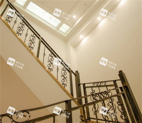 大连瑞和医疗美容医院楼梯间.jpg 大连瑞和医疗美容医院楼梯间.jpg