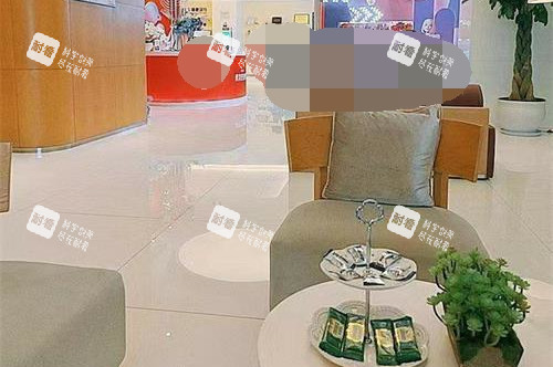 昆明艺星整形大厅内部.jpg