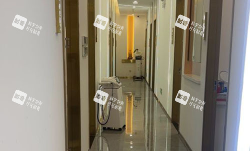 广州青颜医疗美容走廊环境图.jpg 广州青颜医疗美容走廊环境图.jpg