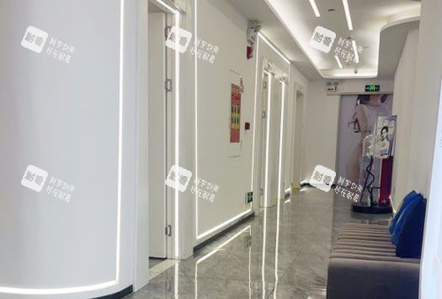 广州焕新颜医疗美容走廊环境图.jpg