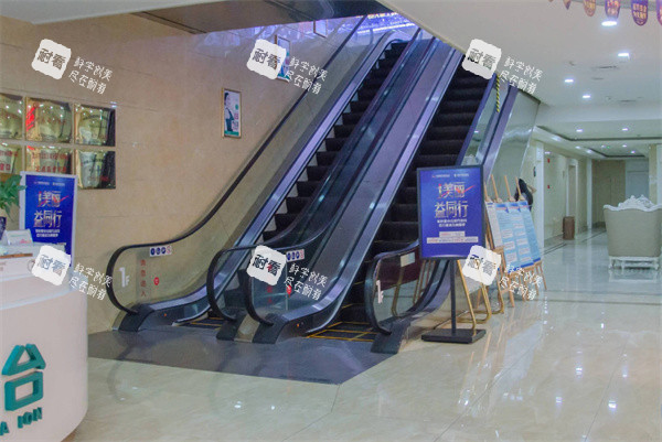 重庆军科疤痕中心电梯.jpg