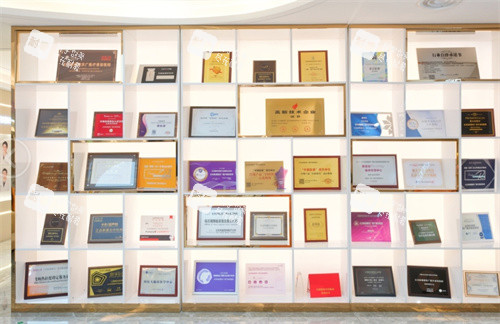 北京新星靓医疗美容医院资质展示墙.jpg 北京新星靓医疗美容医院资质展示墙.jpg
