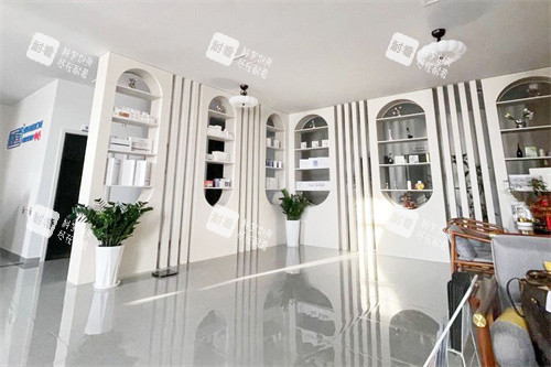 内江罗漫医疗美容大厅展示区.jpg