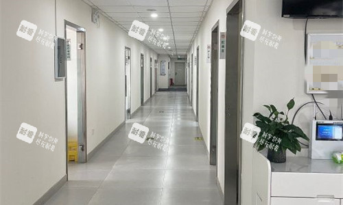 北京四季青橙门诊走廊图.jpg 北京四季青橙门诊走廊图.jpg