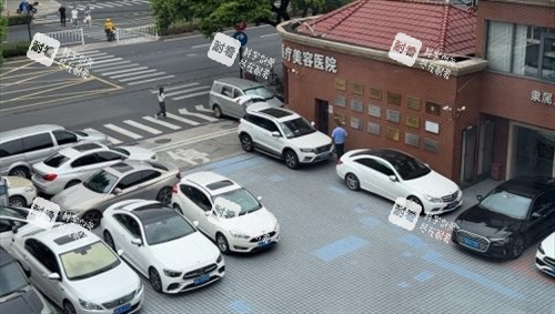 杭州时光整形停车场.png