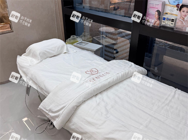 香港森莎医学美容中心休息室床铺.jpg