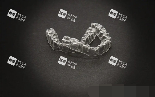 牙齿矫正透明保持器实物图.jpg