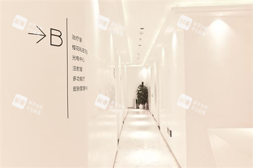北京晶美整形指示牌.jpg 北京晶美整形指示牌.jpg