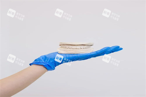 牙齿矫正示意展示.jpg 牙齿矫正示意展示.jpg