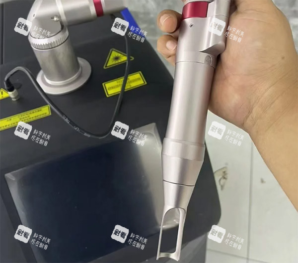 调Q激光仪器激光头.jpg 调Q激光仪器激光头.jpg