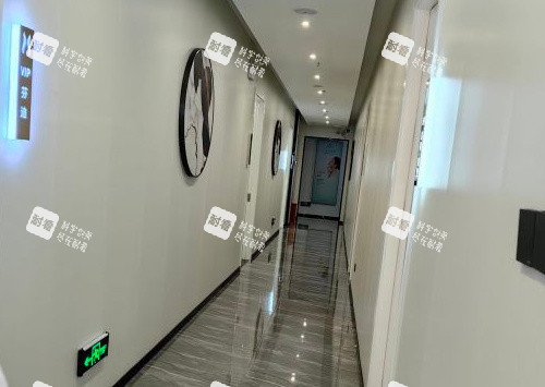 东莞倾城姿医疗美容走廊.jpg