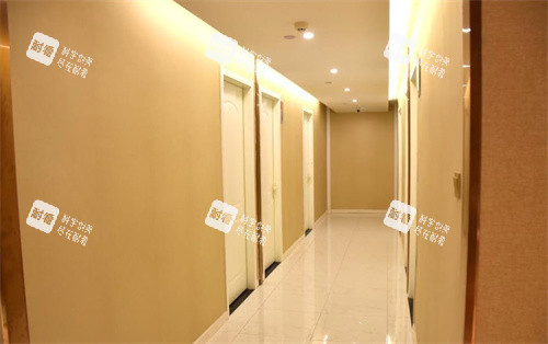 合肥崔劲松医疗美容新地店的走廊.jpg 合肥崔劲松医疗美容新地店的走廊.jpg