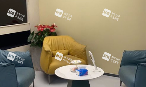 北京冰心丽格医疗美容等待区.jpg 北京冰心丽格医疗美容等待区.jpg
