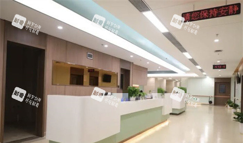深圳禾正医院整形科导台图.jpg 深圳禾正医院整形科导台图.jpg