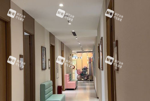 贵阳华美紫馨整形走廊环境图.jpg 贵阳华美紫馨整形走廊环境图.jpg