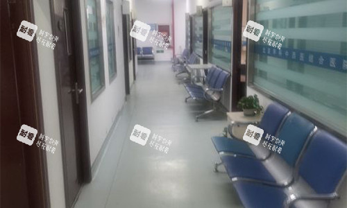 北京华科医院皮肤科走廊.jpg 北京华科医院皮肤科走廊.jpg