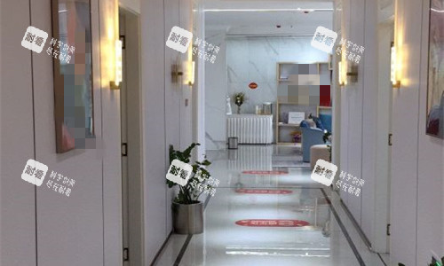 玉林华美整形走廊图.jpg