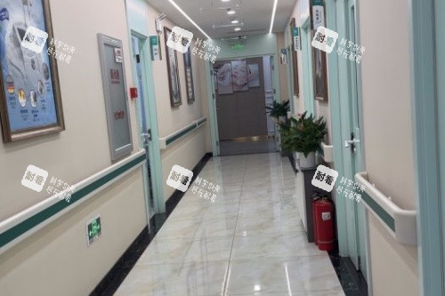 北京星灿宫医疗美容门诊部走廊.jpg 北京星灿宫医疗美容门诊部走廊.jpg