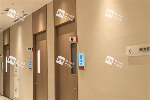 新疆威兹曼整形外科医院治疗室门口.jpg 新疆威兹曼整形外科医院治疗室门口.jpg