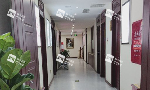 北京华韩医疗美容医院走廊.jpg 北京华韩医疗美容医院走廊.jpg
