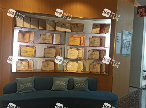 重庆如花医疗美容展示柜.jpg 重庆如花医疗美容展示柜.jpg