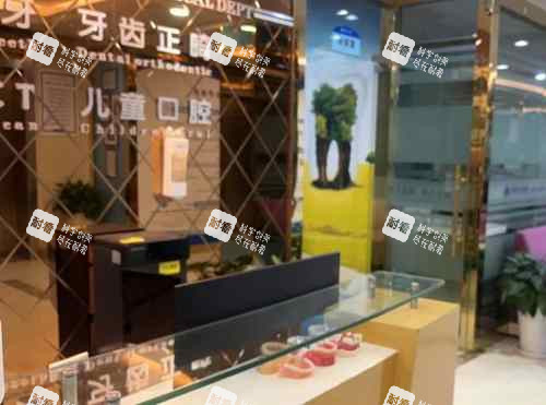 上海蓝生万众医院口腔科前台接待.jpg