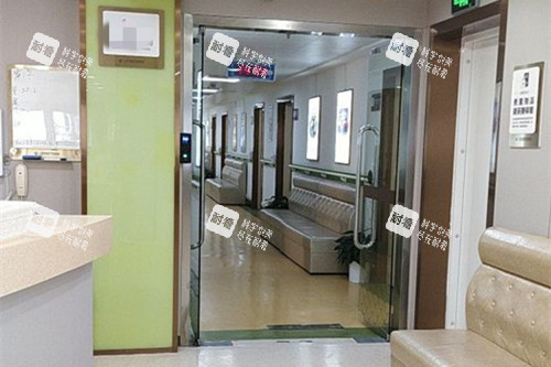 上海华美整形内部过道休息等待区环境.jpg 上海华美整形内部过道休息等待区环境.jpg