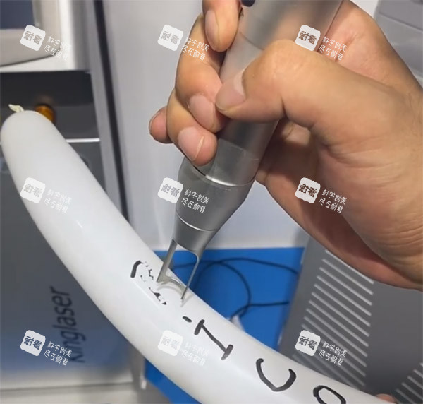 调Q激光设备照片.jpg 调Q激光设备照片.jpg