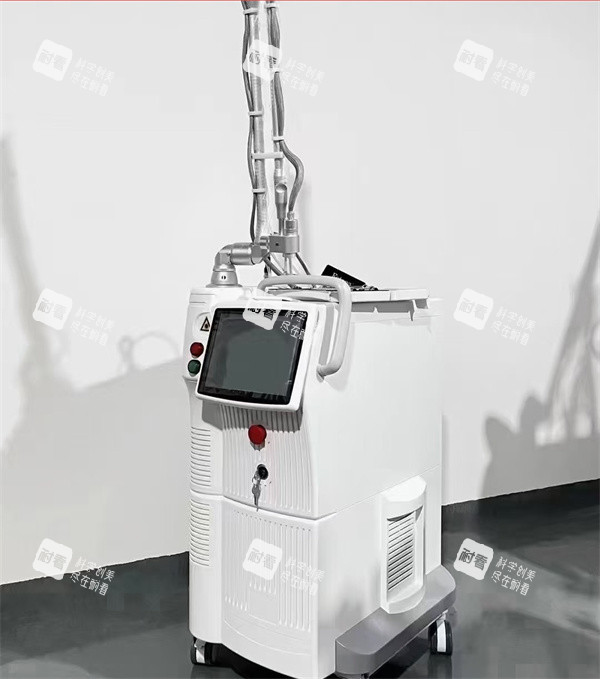 点阵激光仪器.jpg 点阵激光仪器.jpg