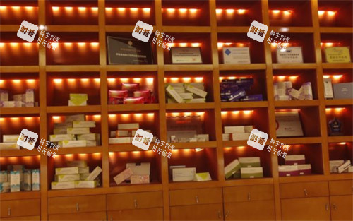 呼和浩特华医整形注射品牌展示墙.jpg 呼和浩特华医整形注射品牌展示墙.jpg