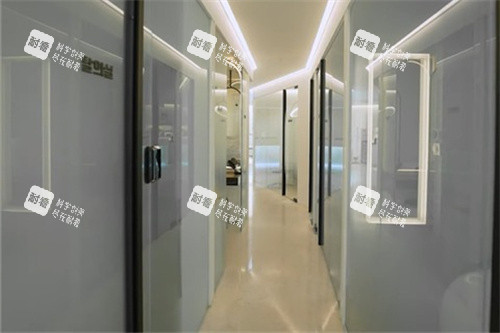 韩国Sollution皮肤科走廊.jpg