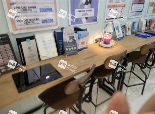 韩国本思皮肤科休息一角.jpg 韩国本思皮肤科休息一角.jpg