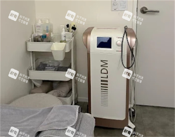 韩国BAID CLINIC皮肤科MDL仪器.jpg 韩国BAID CLINIC皮肤科MDL仪器.jpg