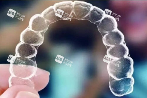隐形矫正器模型图.jpg 隐形矫正器模型图.jpg