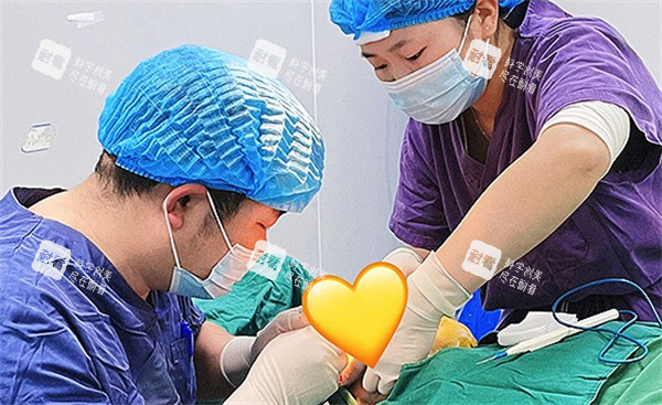 长沙欣姿美医疗美容戴重武院长施术素材.jpg 长沙欣姿美医疗美容戴重武院长施术素材.jpg