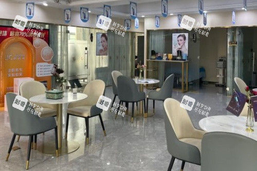 合肥花容医疗美容医院候诊区.jpg 合肥花容医疗美容医院候诊区.jpg