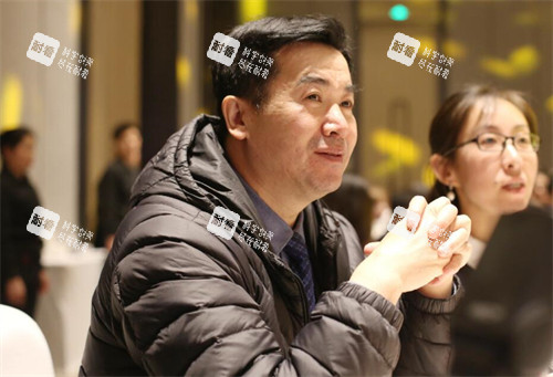 田孝臣医生照片图.jpg 田孝臣医生照片图.jpg