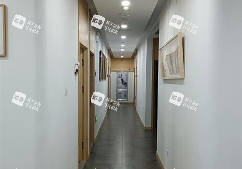 青岛波罗蜜医疗美容门诊部走廊.jpg